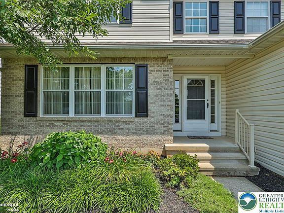 2nd image of 265 N Laurel Ct