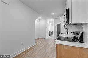 2nd image of 2123 N Franklin St #1
