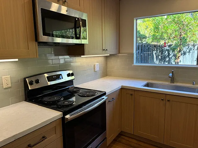 3 bed, 2.5 bath, 1491 sqft, $4,395 — Photo 2