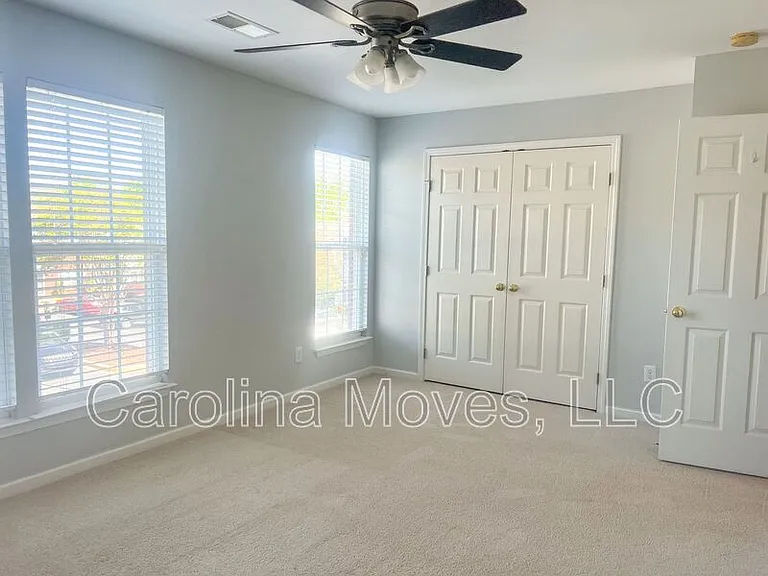 223 Spring Crossing Cir — Photo 8