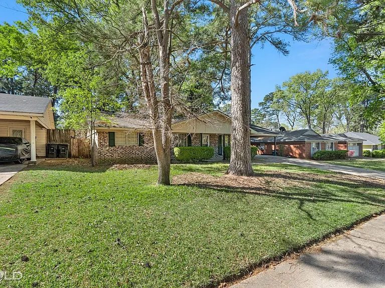 2935 Salem Dr — Photo 3