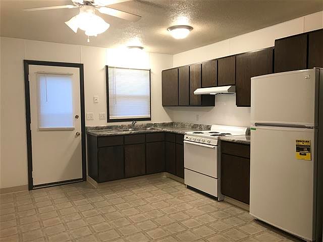 1st image of 635 Wood St