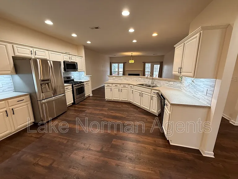 15622 Troubadour Ln — Photo 11