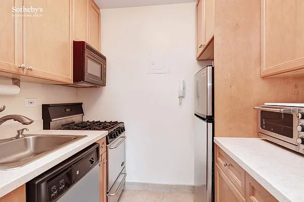 Rented by Sotheby's International Realty | media 12