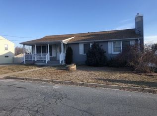 55 Uxbridge St, Cranston, RI 02920