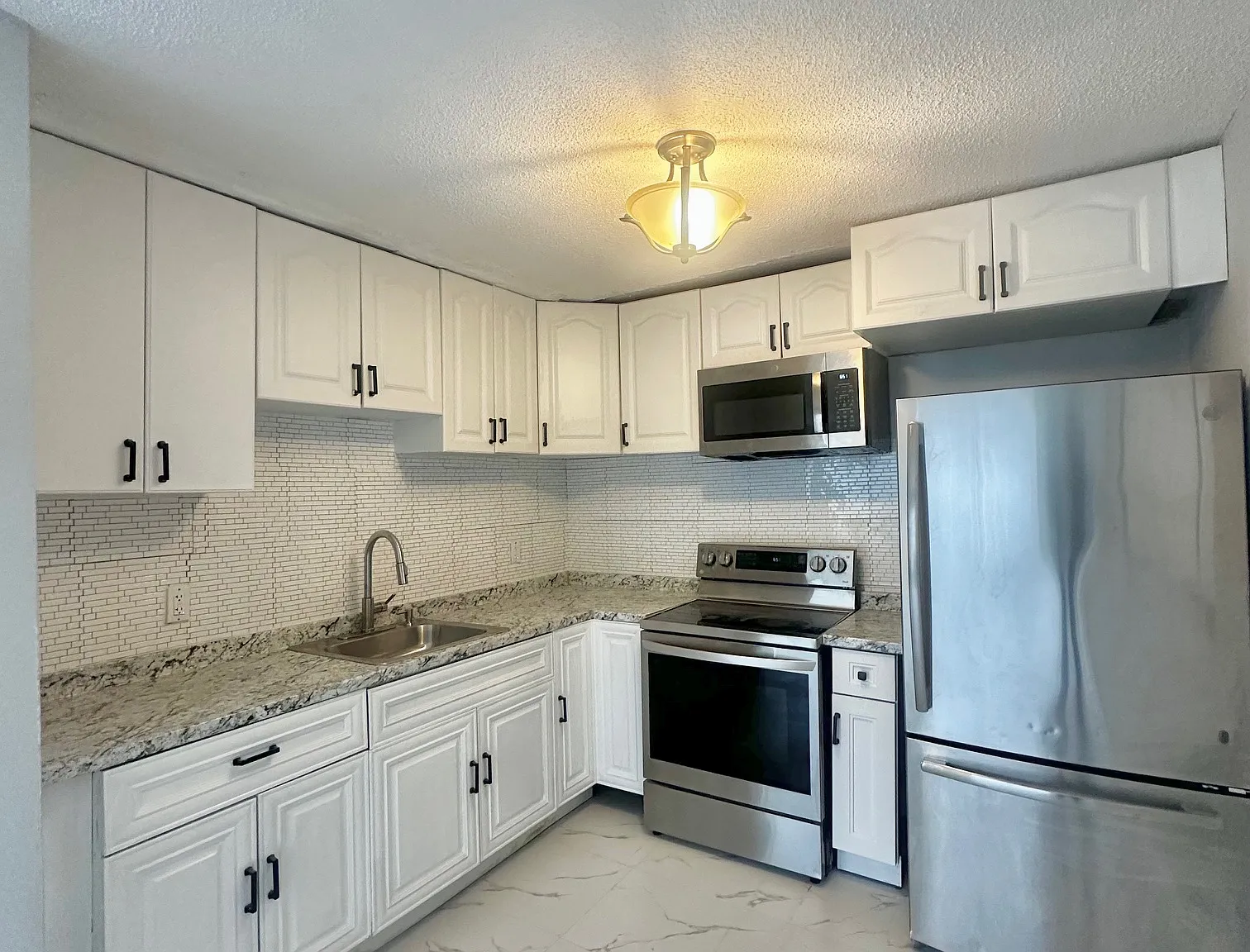 2 bed, 725 sqft, $2,000 — Photo 3