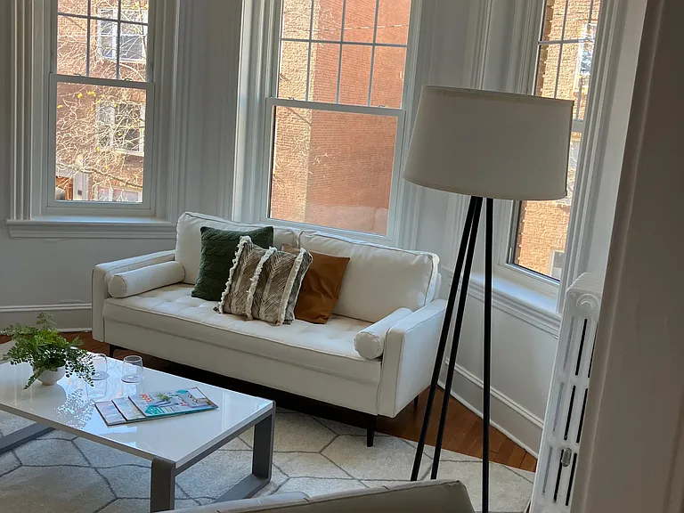 72 Strathmore Rd #5B — Photo 2