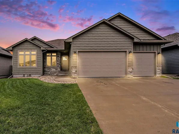 3613 E Prairie Wind St, Sioux Falls, SD 57108