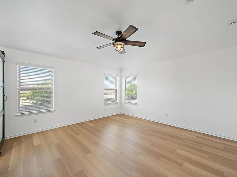 1026 Chad Loop — Photo 21