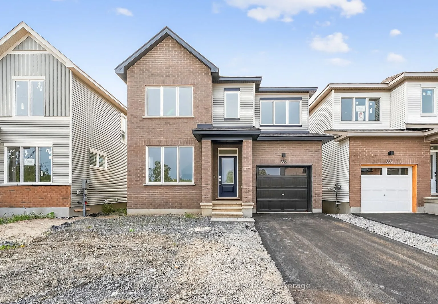 4 bed, $2,900 — Photo 1