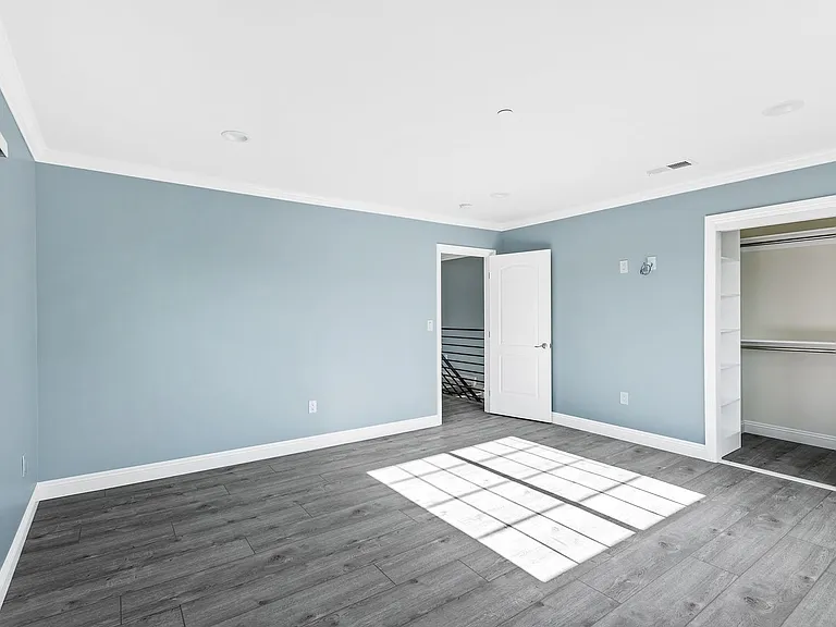 2216 N Frederic St — Photo 24