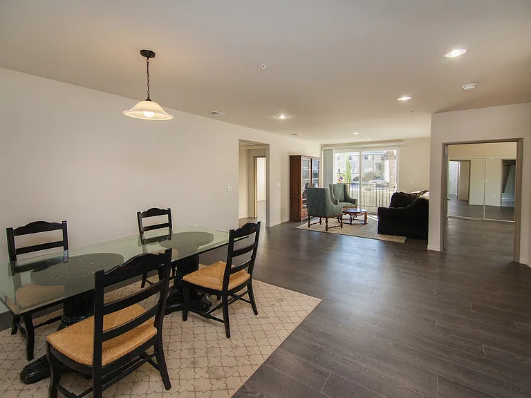 Sherman Oaks Place — Photo 46