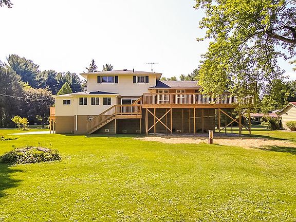 3rd image of 9723 Charles Dr