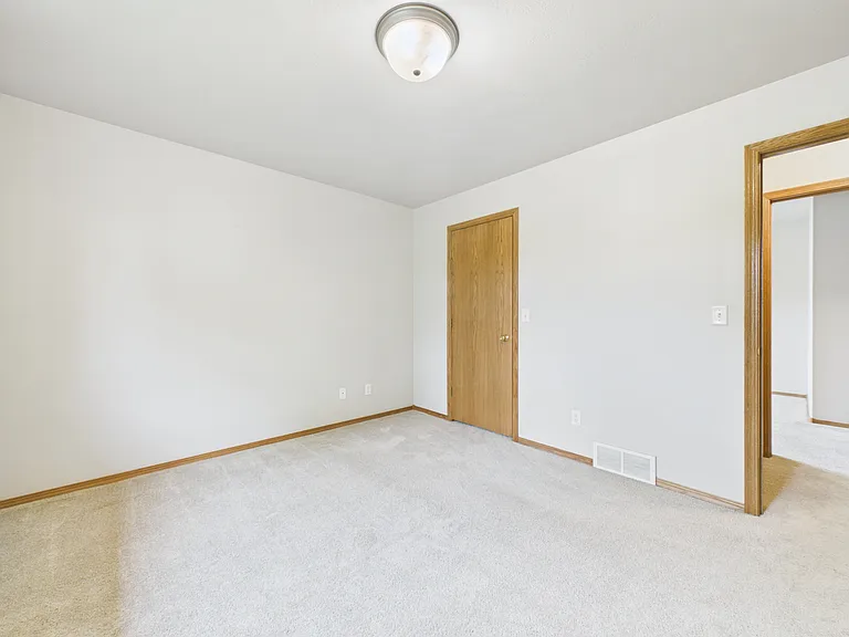2505 N Vincent Ave — Photo 18