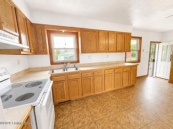 3rd image of 205 Carla Dr