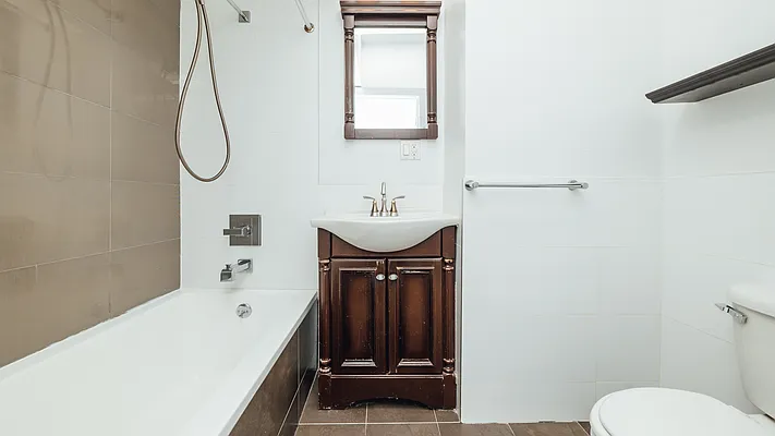 Rented by Nooklyn NYC LLC | media 12