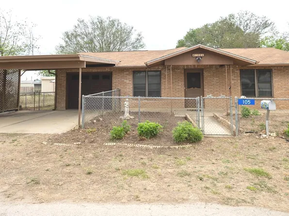 105 S Sayers, Devine, TX 78016
