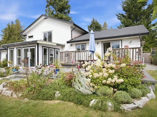 6447 Samron Rd, Sechelt, BC V7Z 0M8