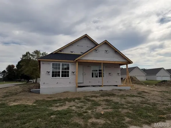 3928 Red Bird Ln, Swansea, IL 62226