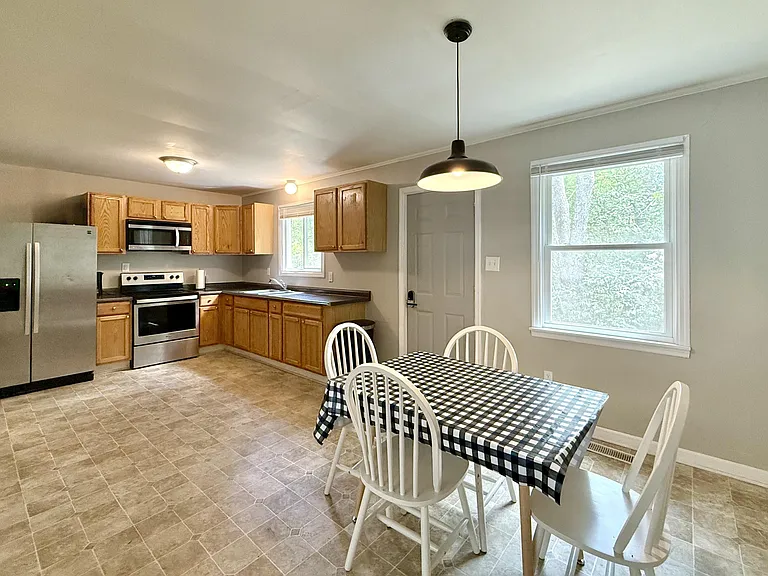 2755 Louise Dr — Photo 5