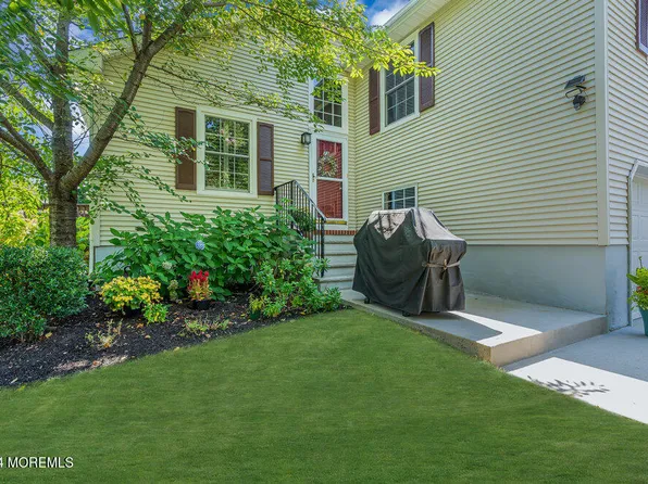 73 Racquet Road, Wall, NJ 07719