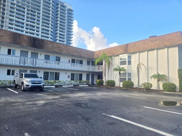 310 Lake Shore Dr #15