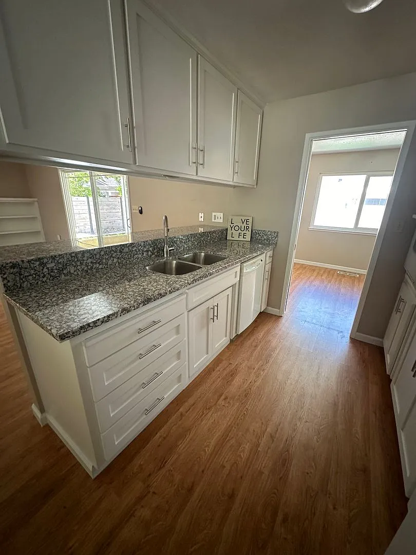 3 Bedroom with Pool! — Photo 4
