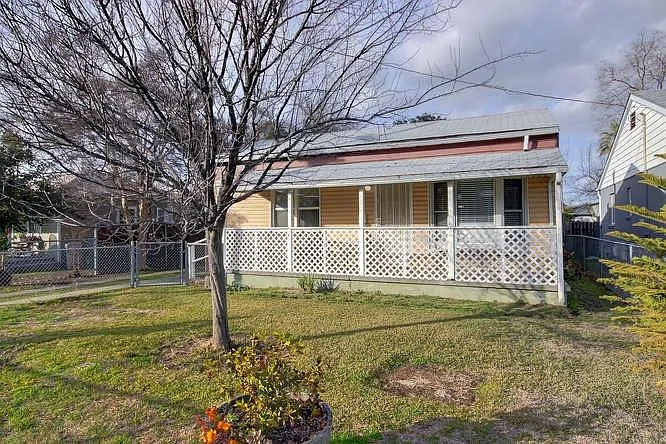 2020 Willow Ave photo 1
