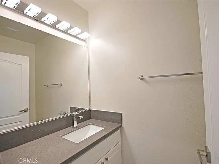 2345 Montrose Ave #2 — Photo 5