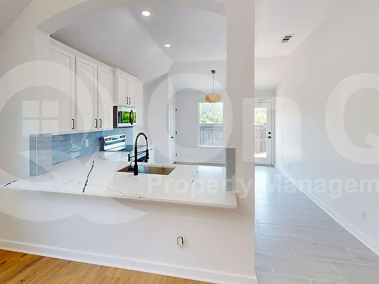 1028 Aviary — Photo 5