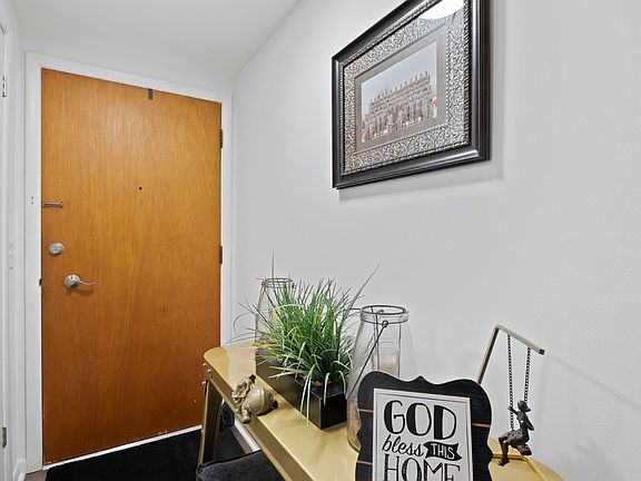 4th image of 188 Stonewood Ave #5C