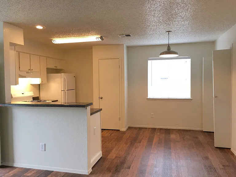 4905 Merritt Circle — Photo 3