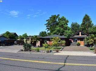 1070 Candlelight Dr, Eugene, OR