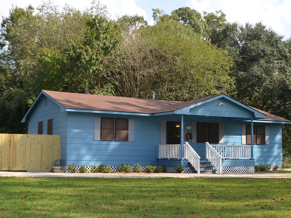 Large front porch!