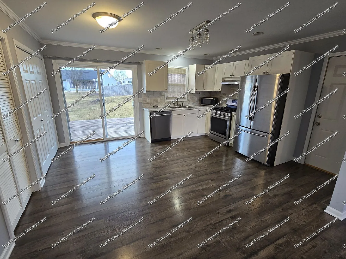 Updated 3 Bedroom Lowell Ranch — Photo 4