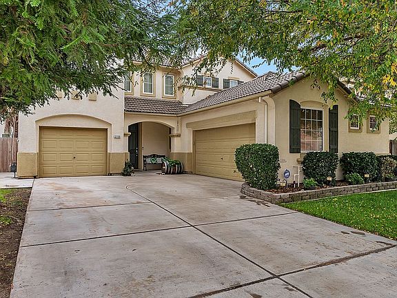 2nd image of 2150 Aspenglen Way