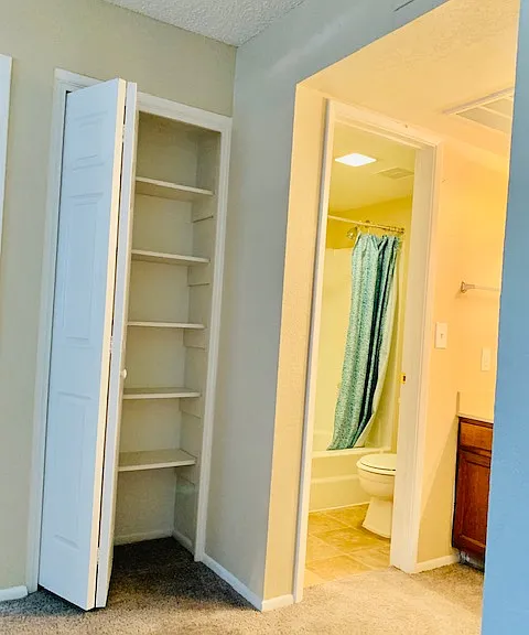 Desert Springs Apartments — Photo 43