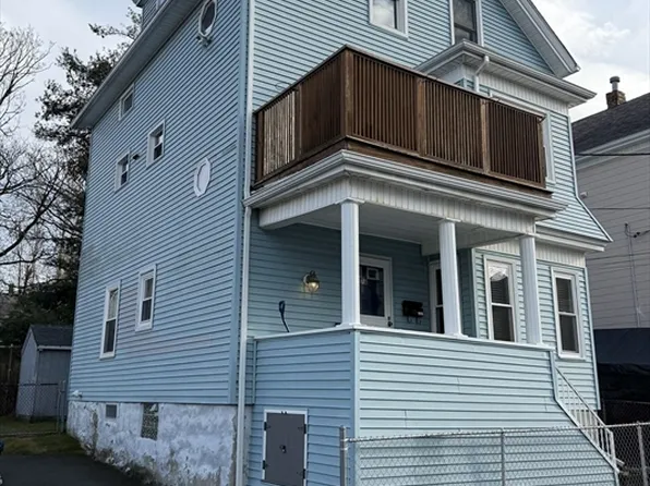 76 Church St, Fall River, MA 02724