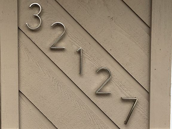 4th image of 32127 Springside Ln