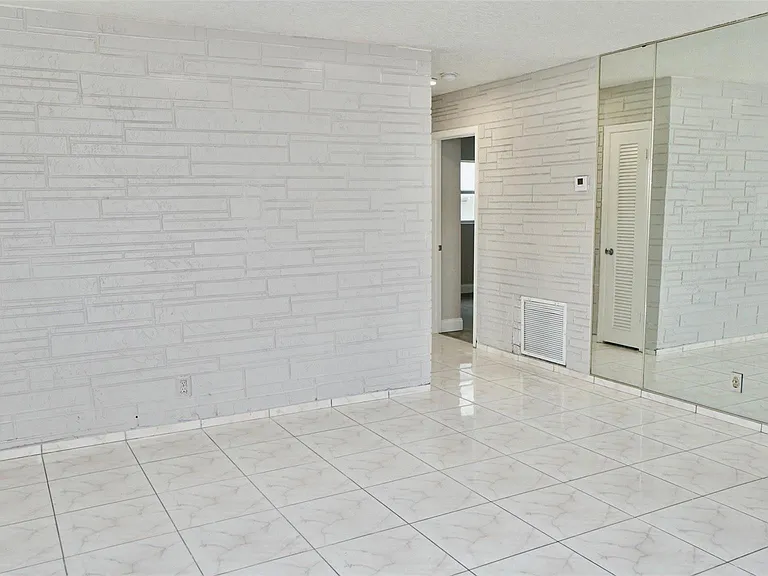 5908 NW 81st Ave — Photo 9