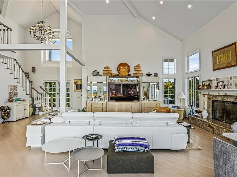 Bay Meadow Ln — Photo 6
