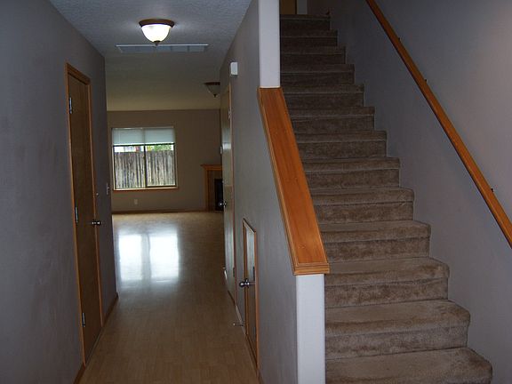 2nd image of 325 NW Ebberts Ave