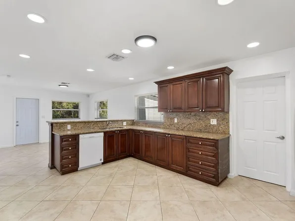 105 NW 7th Ct, Deerfield Beach, FL 33441