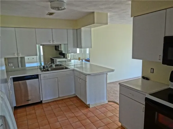 112 Harrison Ave, Newport, RI 02840