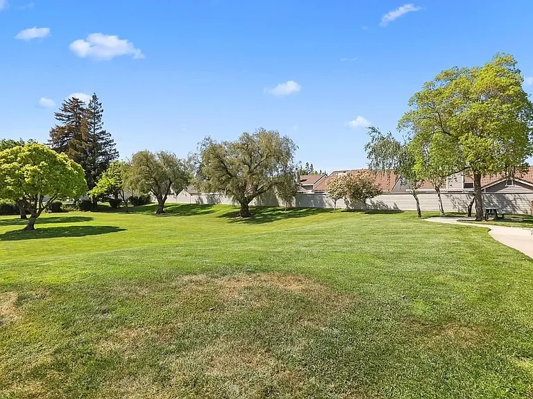 2337 Saint Lawrence Ln — Photo 19