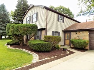 863 Bernard Dr, Buffalo Grove, IL 60089
