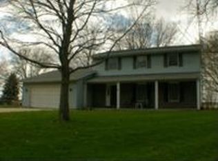 12163 N Woodland Acres Dr, Syracuse, IN