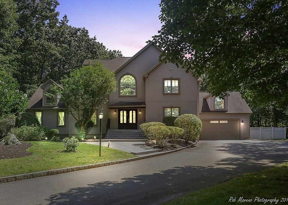 1st image of 11 Evergreen Ln