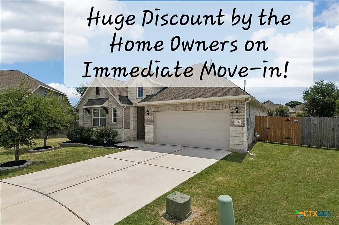 4 bed, 3.0 bath, 2402 sqft, $2,600 — Photo 1
