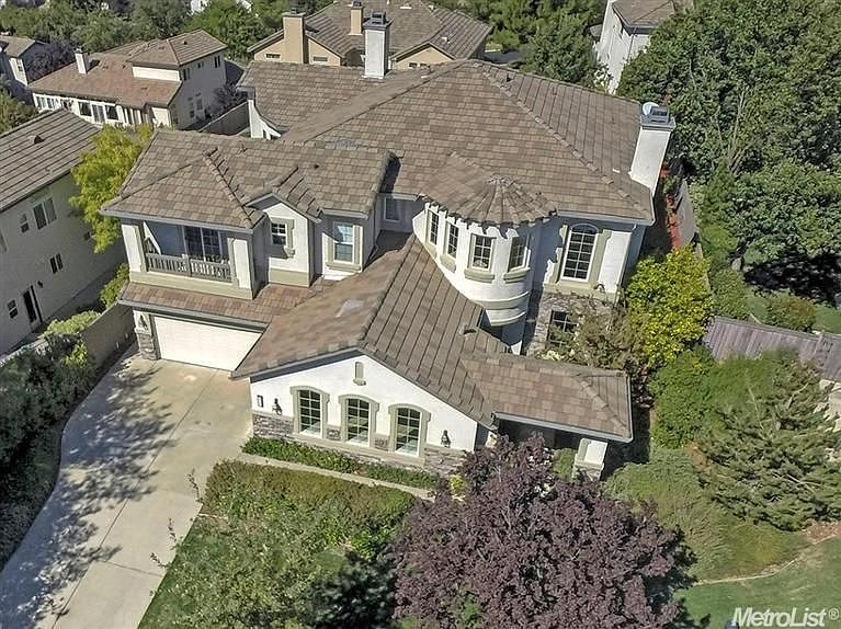2nd image of 429 Sortwell Ct